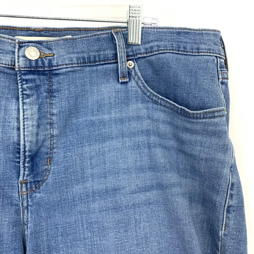 Levis Bermuda Shorts Womens Plus Size 20W Medium Wash Stretch Denim Mid Rise